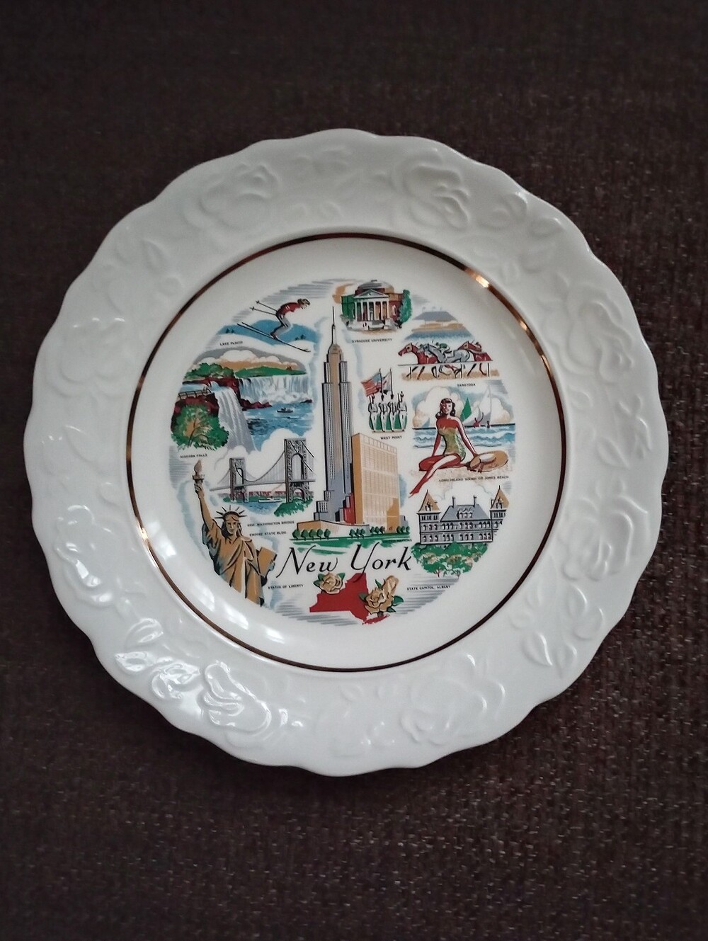 New York Landmarks Scenic White Decorative 10" Collector Plate with Gold Trim
